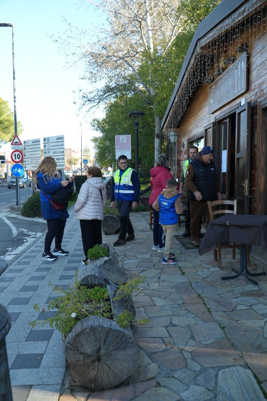Iscrizioni davanti al locale Su Tziri Tziri a Dolianova