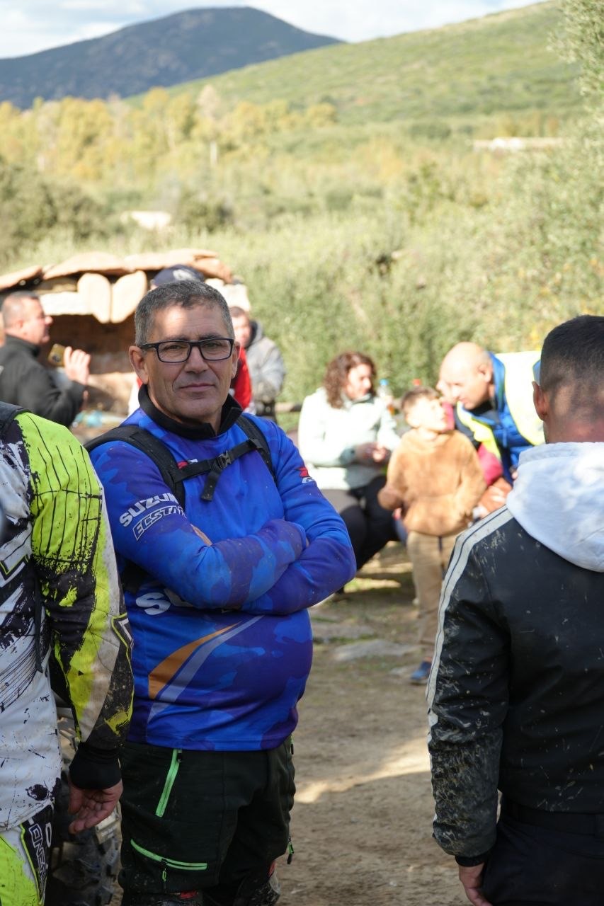 Partecipante del raduno durante la sosta pranzo